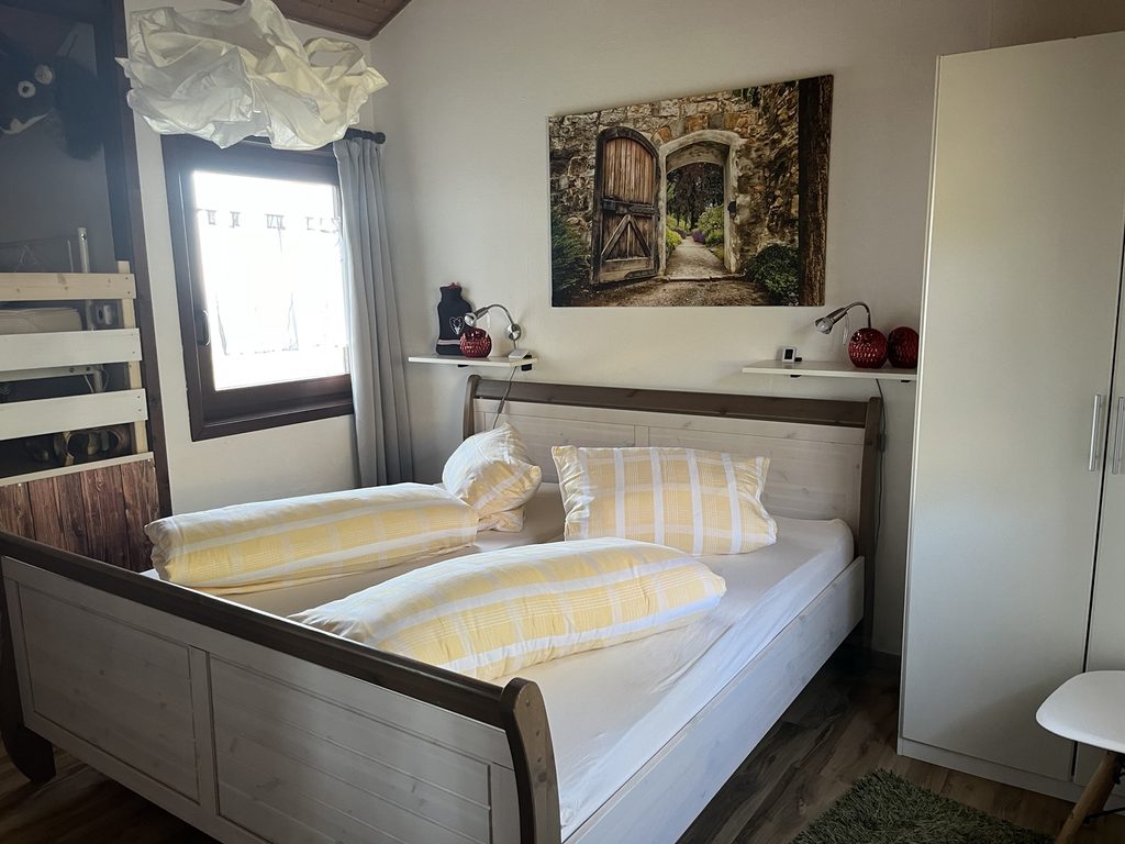 Schlafzimmer mit Empore im Ferienhaus Schwarzwald